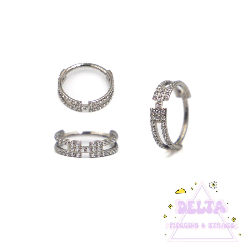 Anneau en titane 10 mm pavé de strass