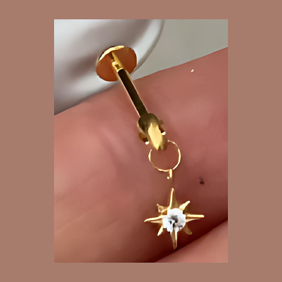 Piercing étoile pendante en titane argenté