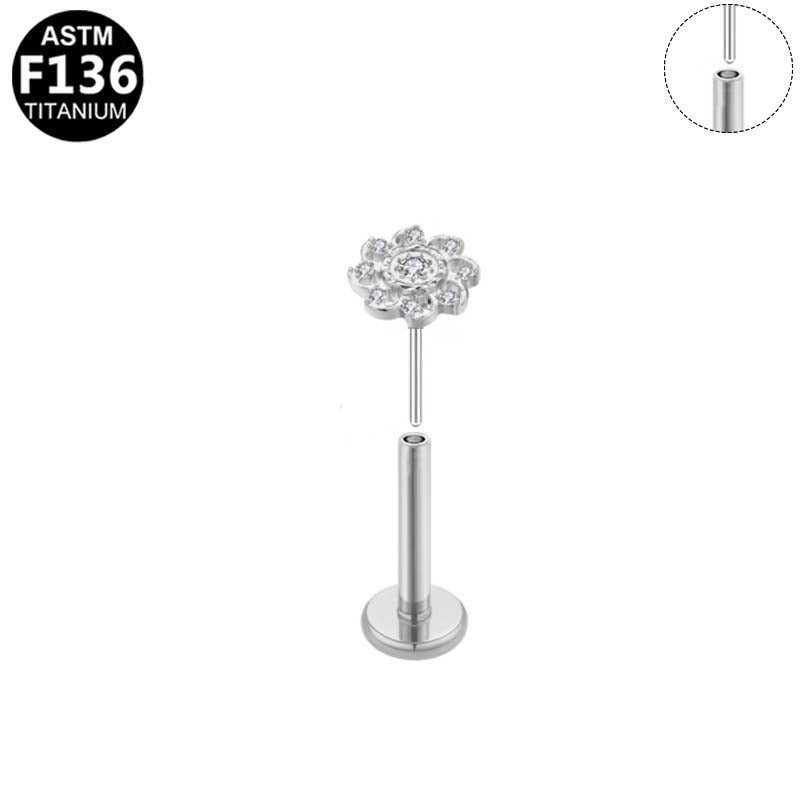 Piercing petite fleur zircons en titane argenté