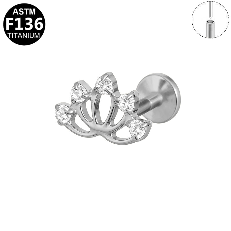 Piercing lotus ajouré en titane argenté