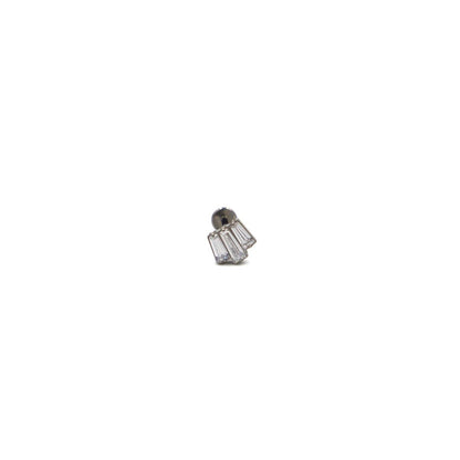 Piercing 3 zirconiums alignés vu de profil